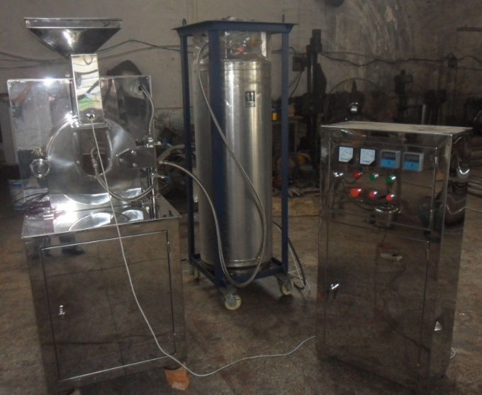 液氮低溫粉碎機(jī) 液氮低溫粉碎機(jī)